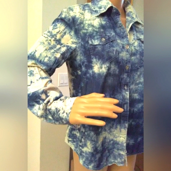 VINTAGE TIE DYE TOP BY SIGNATURE STUDIO BLUE & WHITE SZ. SM POCKETS/ LONG SLV - Picture 6 of 6